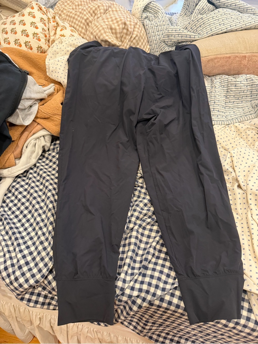 Nike Women's Cropped Ankle Pants in Navy